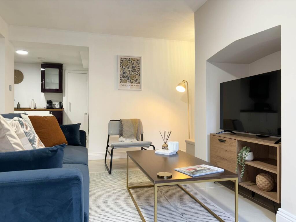 Main image of property: SHORT LET - BILLS INCLUDED: Walton Street, Jericho