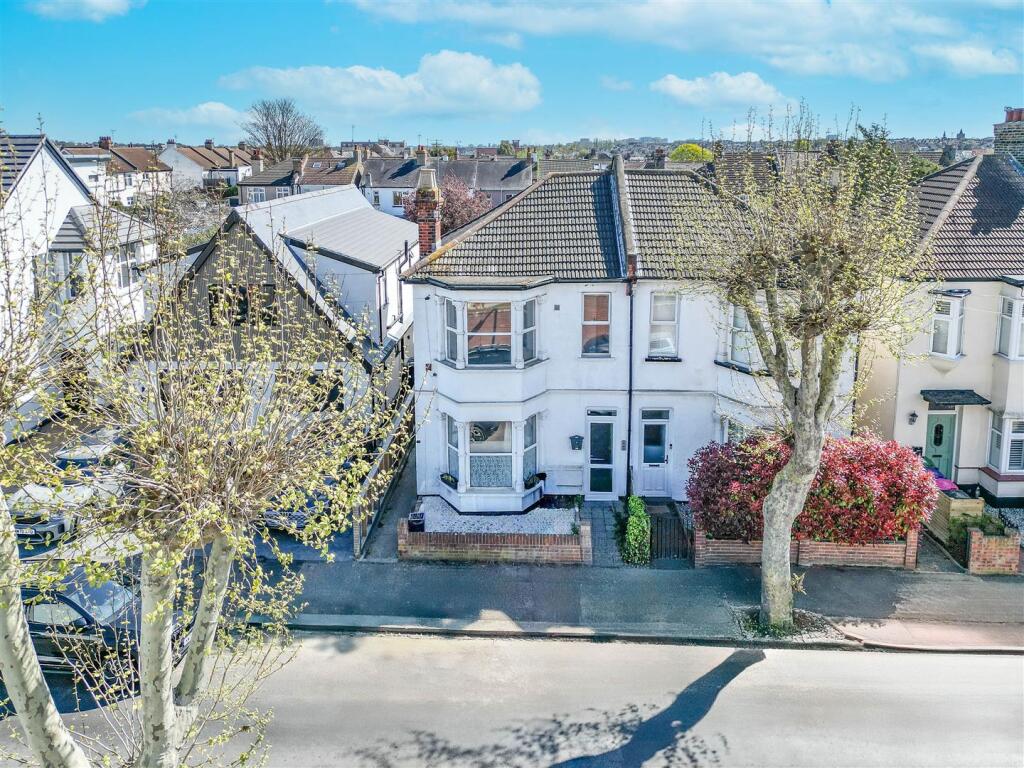 Main image of property: SOUTHSEA AVENUE, Leigh-On-Sea