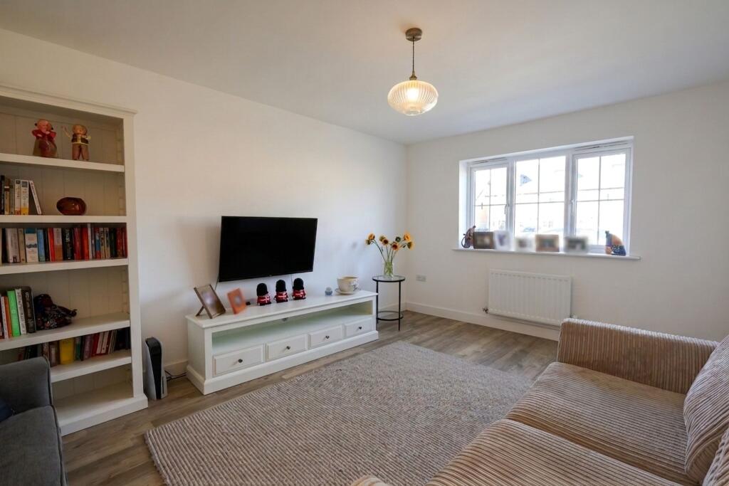 House in East Cambridgeshire, Orchards Green, Ely - More