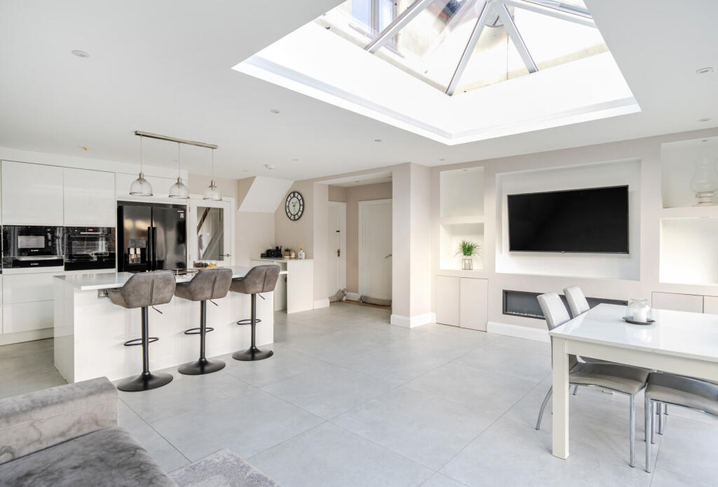 Main image of property: Lulworth Crescent, Bristol, South Gloucestershire, BS16