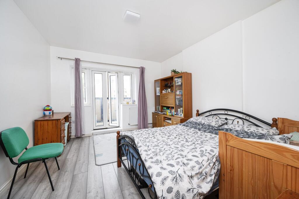 Apartment in London, Bancroft Estate, Bethnal Green - View 2