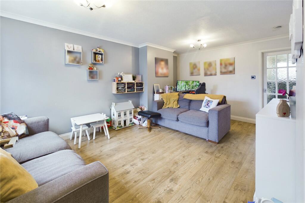 Browning Close, Thatcham, Berkshire, RG18 - View 2