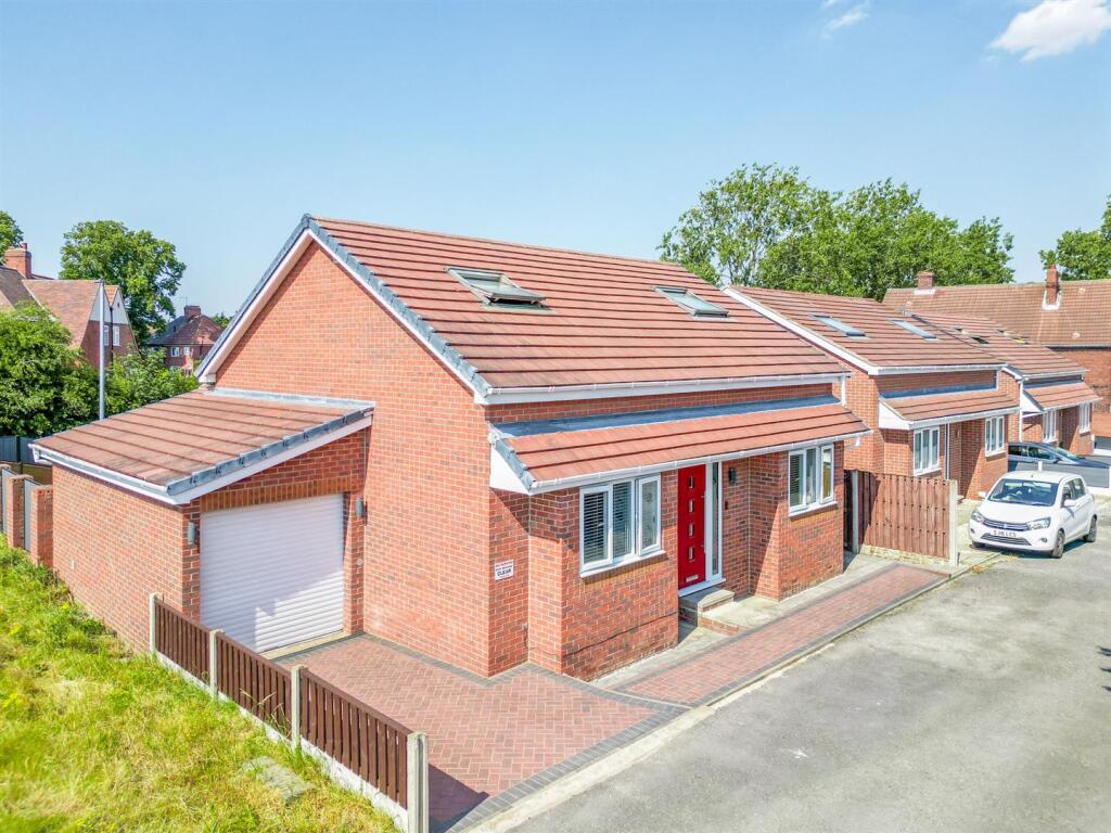 Main image of property: Highclere Court, South Elmsall, Pontefract