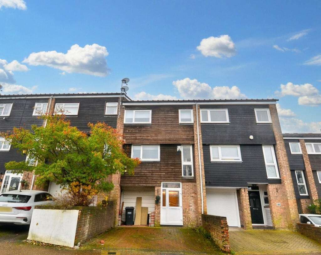 Main image of property: Hartscroft, Croydon, CR0 9