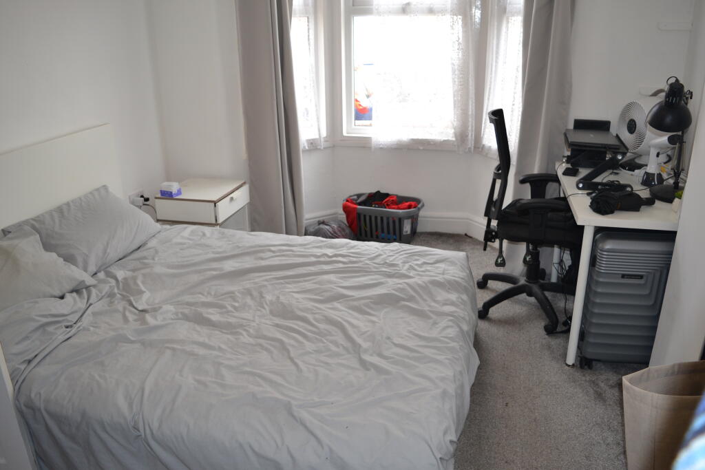4 bedroom end of terrace house for rent