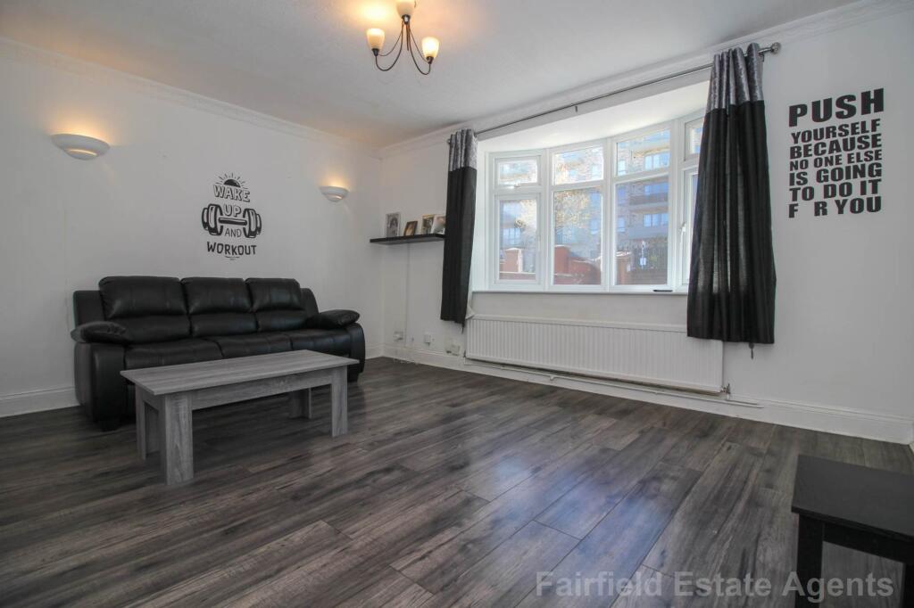 Prestwick Road, South Oxhey, Watford, WD19 photo 2