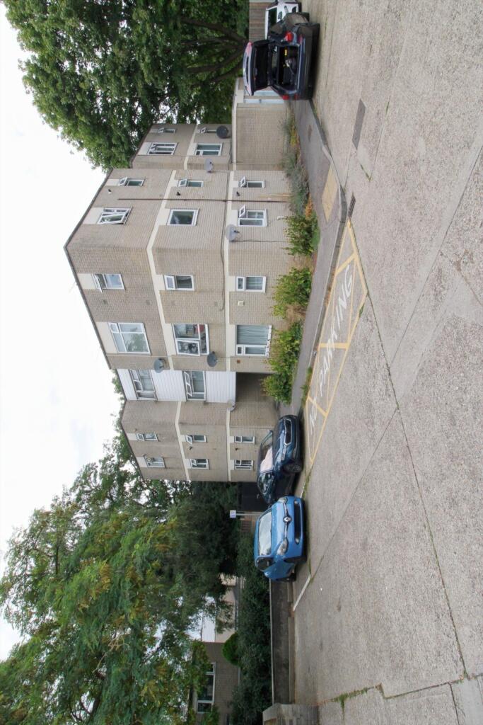 1-bed flat on Coppice Hatch, Harlow, £160,000
