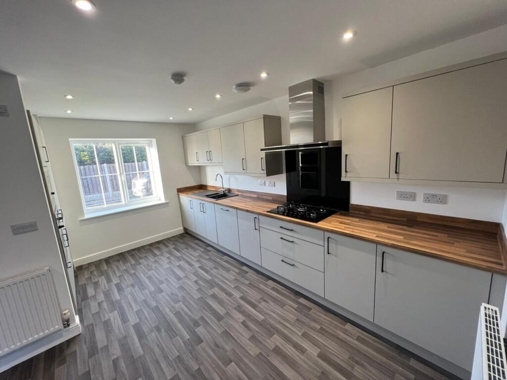 St. Georges Close, Upton, Pontefract photo 2