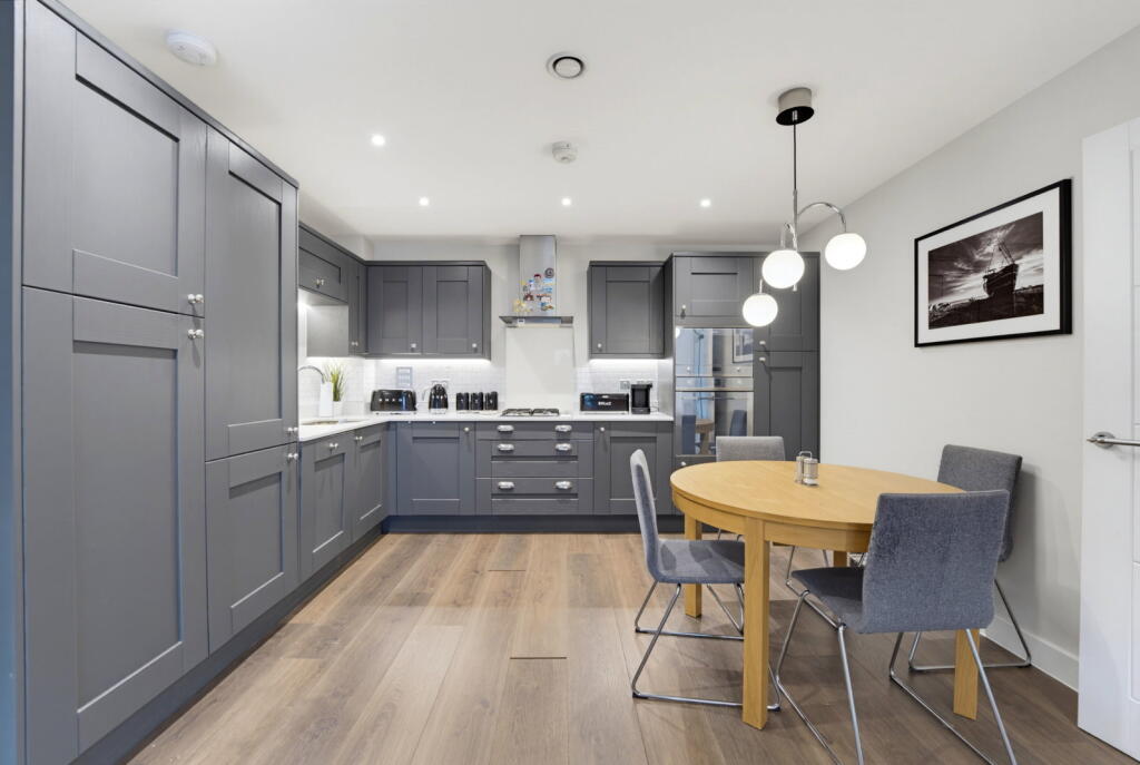Apartment in Walton-on-Thames, Surrey - View 3