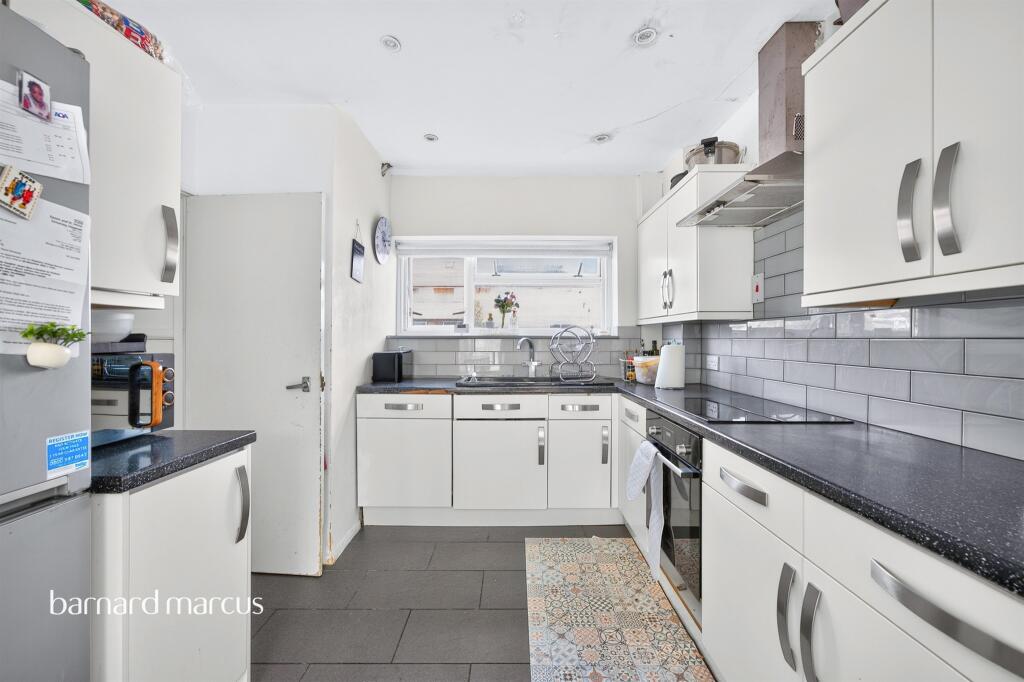 House in Tadworth - View 4