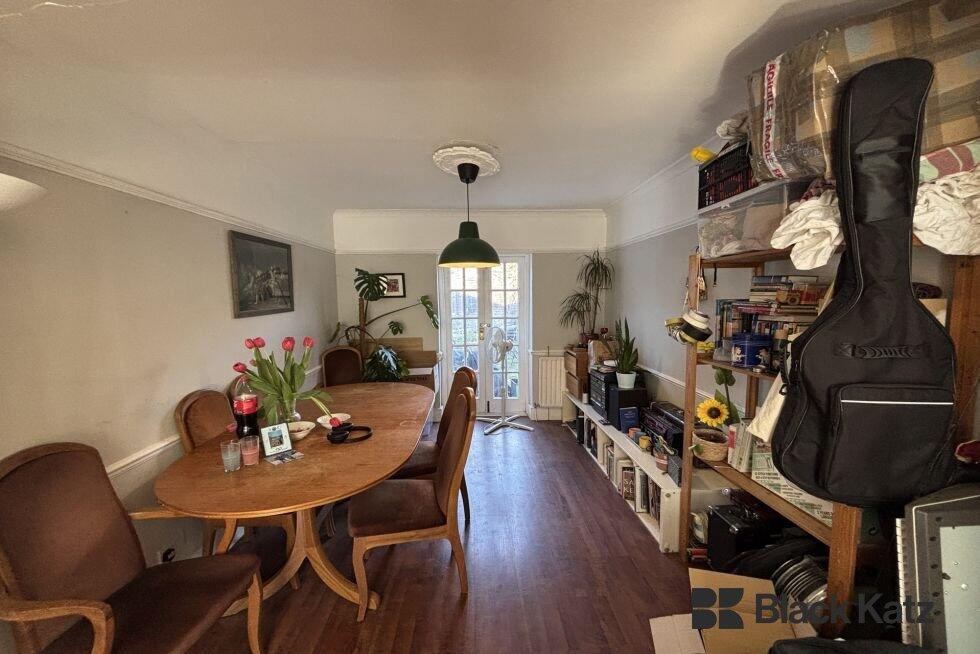 House in London - View 3