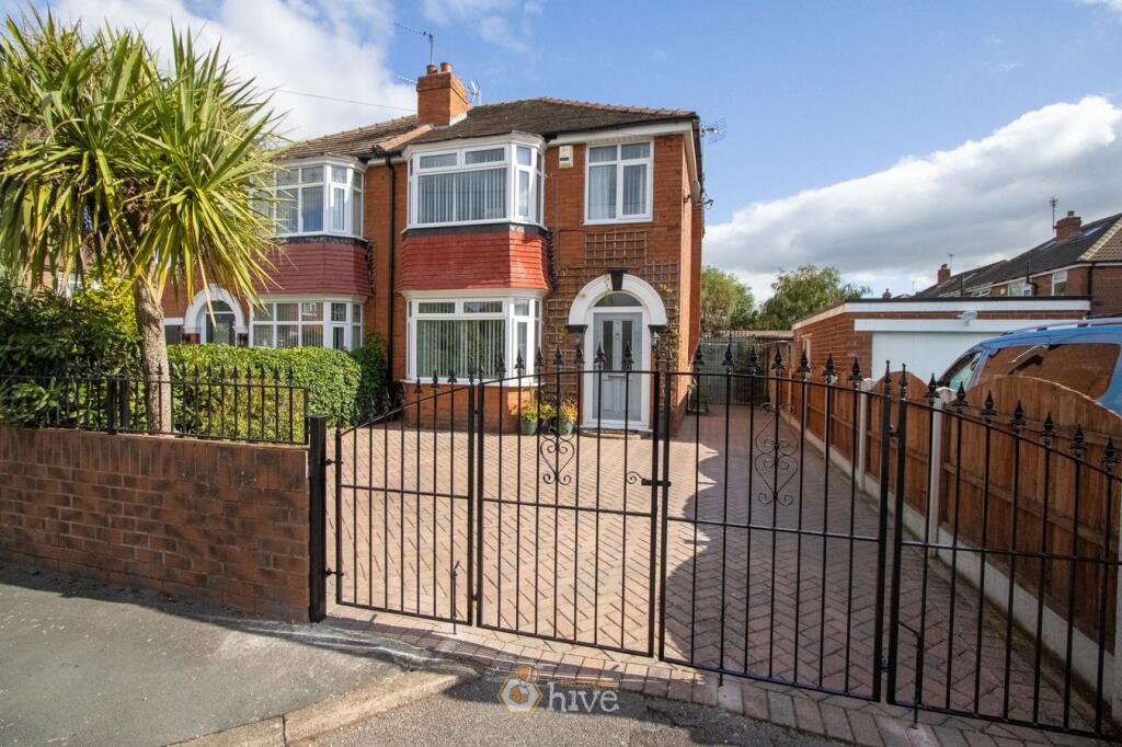 3-bed semi-detached on Linkway, Wheatley Hills, Doncaster, DN2, £235,000