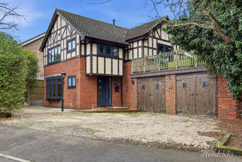 Main image of property: Oak Walk, Benfleet, SS7 4