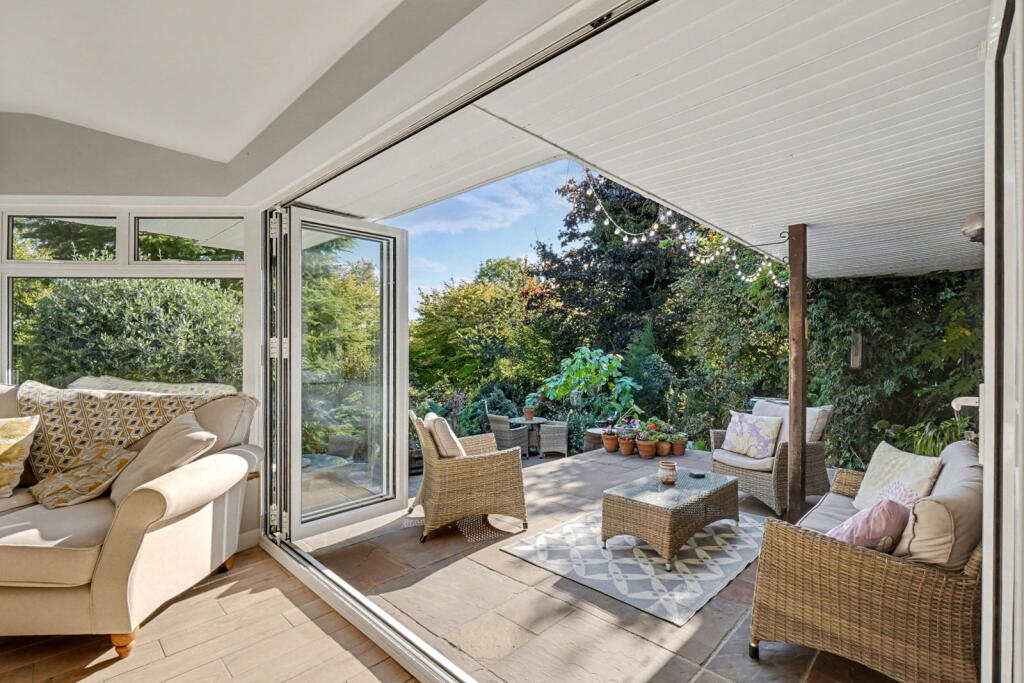 House in Chatham, Medway - More