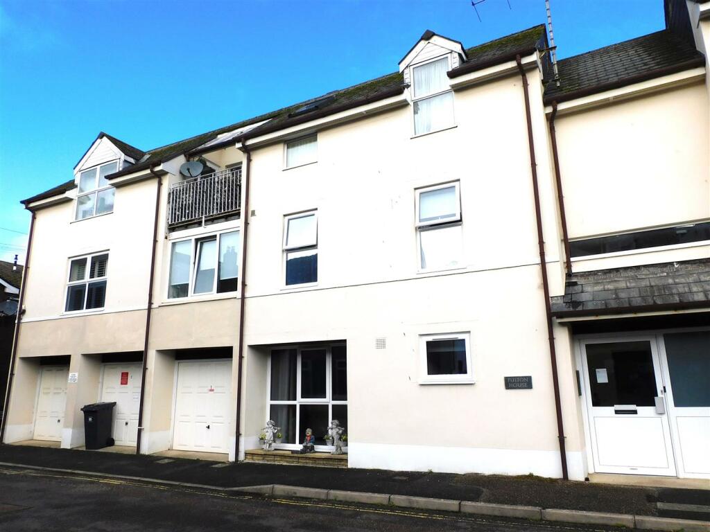 2-bed apartment on Manor Court, Seaton, £220,000