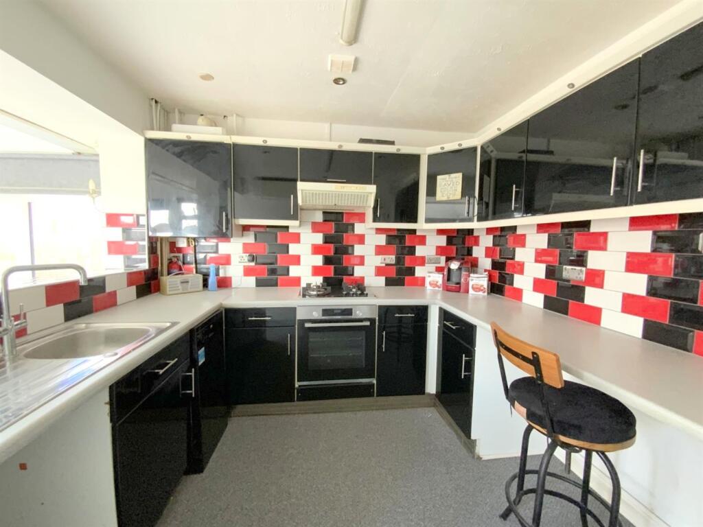House in Grimsby, Wybers Wood - View 4