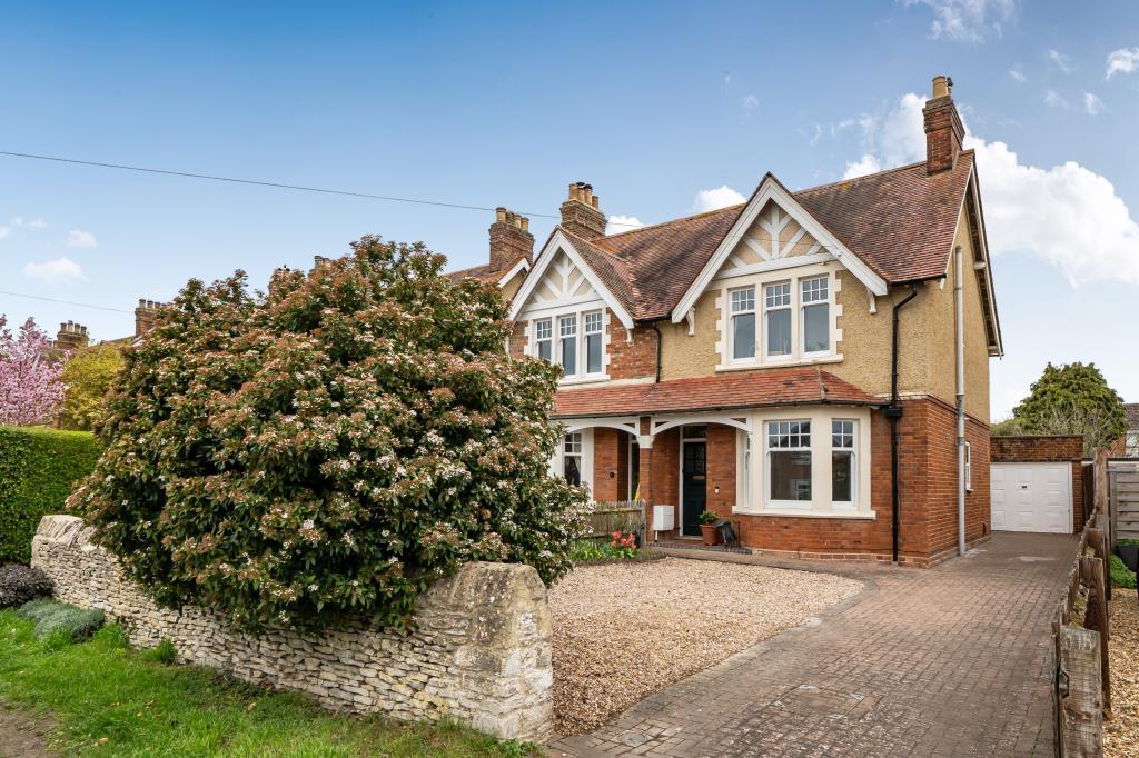 Main image of property: Woodstock Road, Witney, OX28