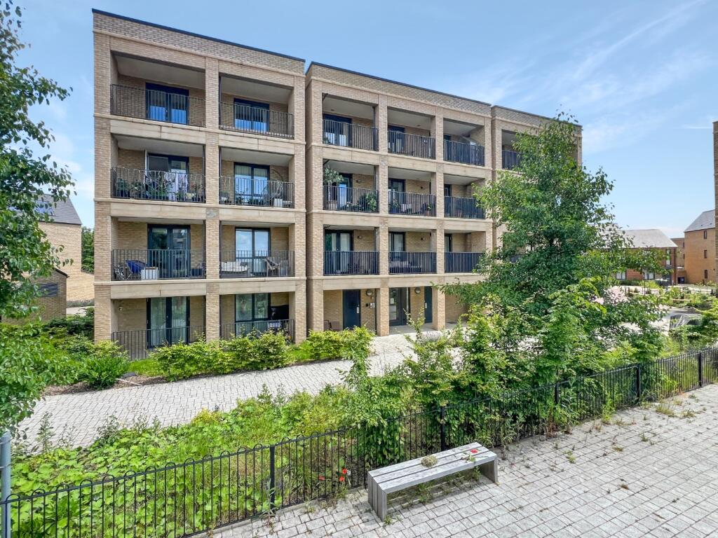 2-bed flat on Osprey Drive, Trumpington, £160,000