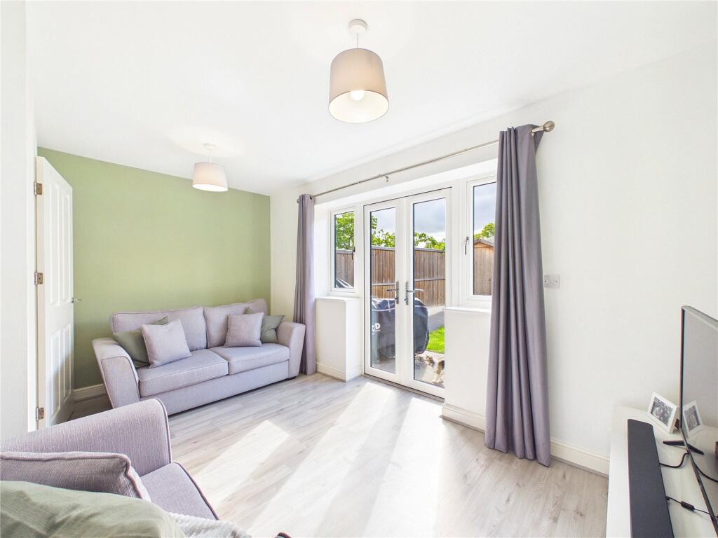Kestrel Close, Malvern, Worcestershire, WR14 photo 2