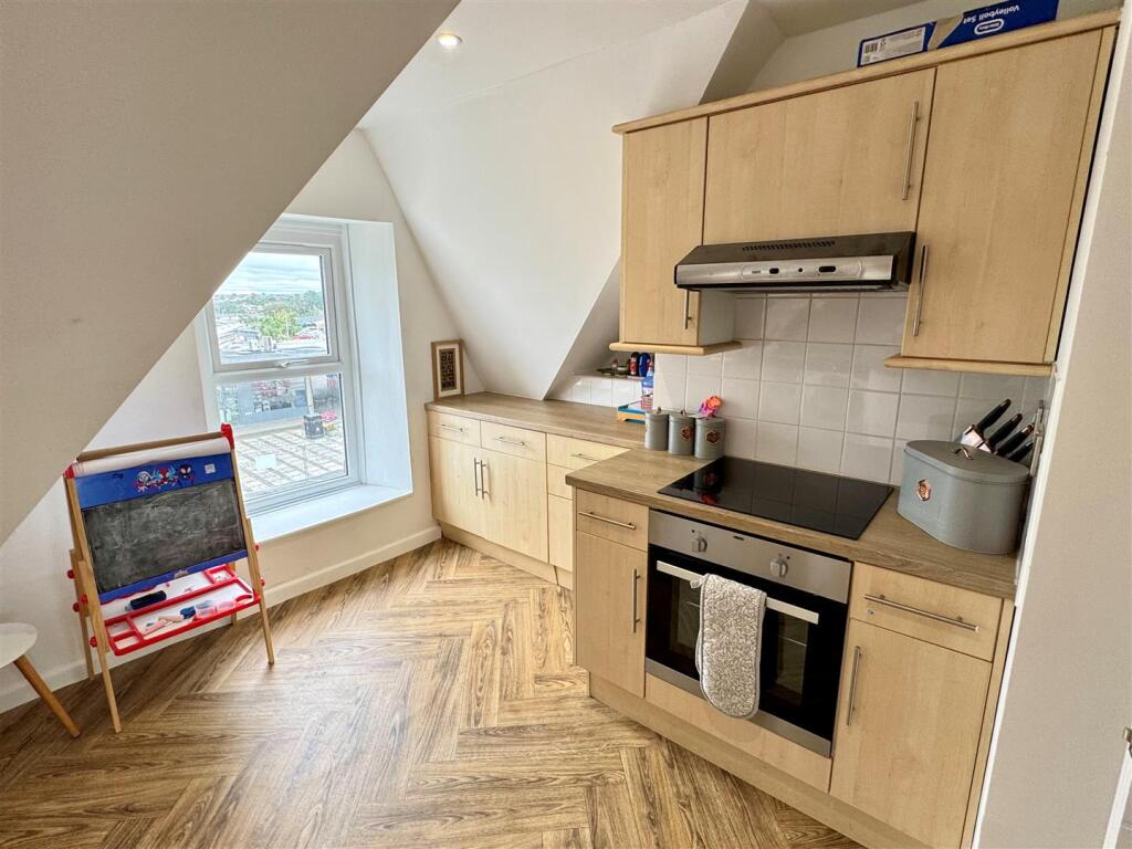 Apartment in Truro - View 3