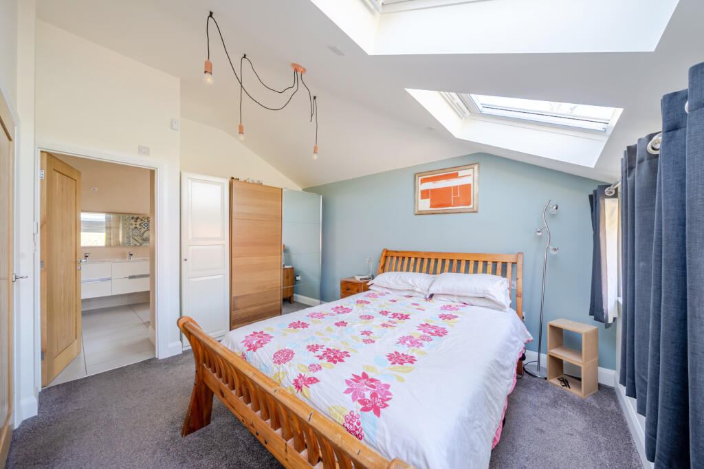 House in St Albans, Harpenden - More