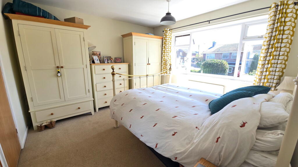 Mayfair Drive, Newbury, RG14 6EE - More