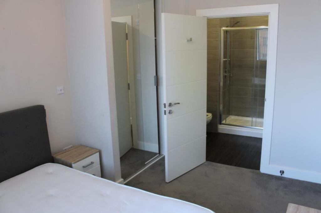 Apartment in Leeds, Woodhall Hills - View 5