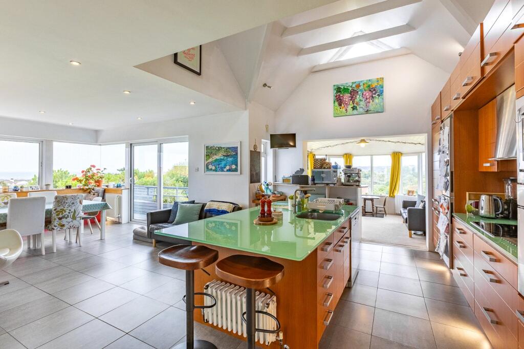 House in Castel - View 3