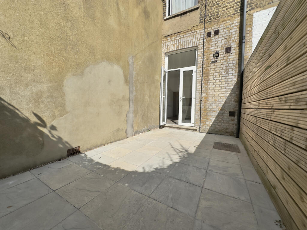 Apartment in London - More