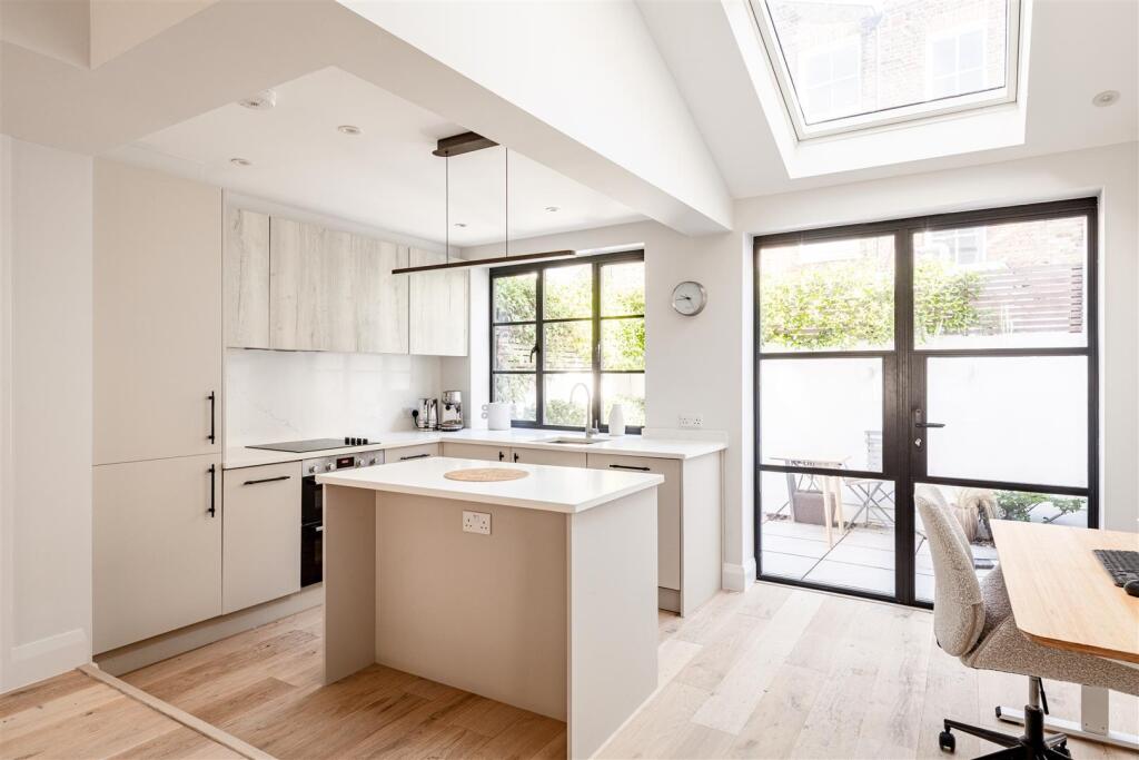 House in London - View 5