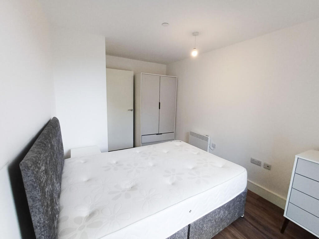 Apartment in Sheffield, Wicker, Neepsend - More