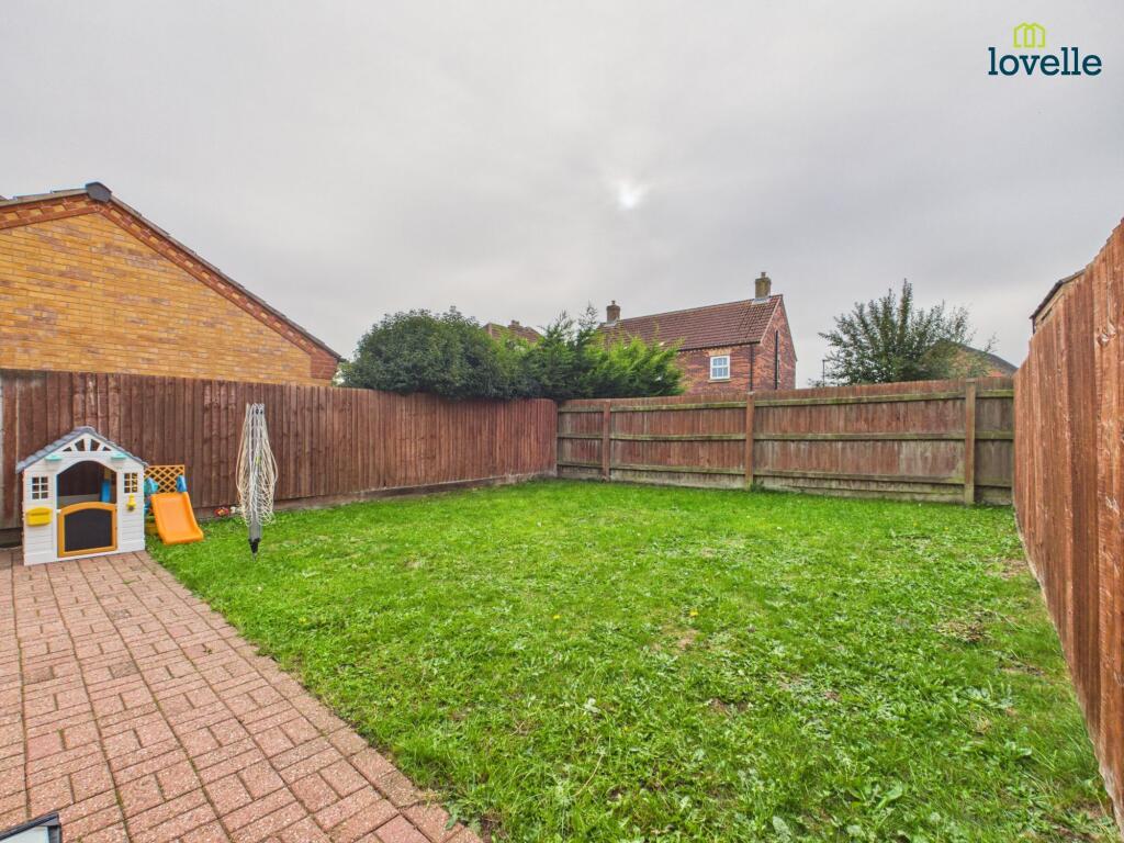Thirsk Close, Market Rasen, LN8 photo 2