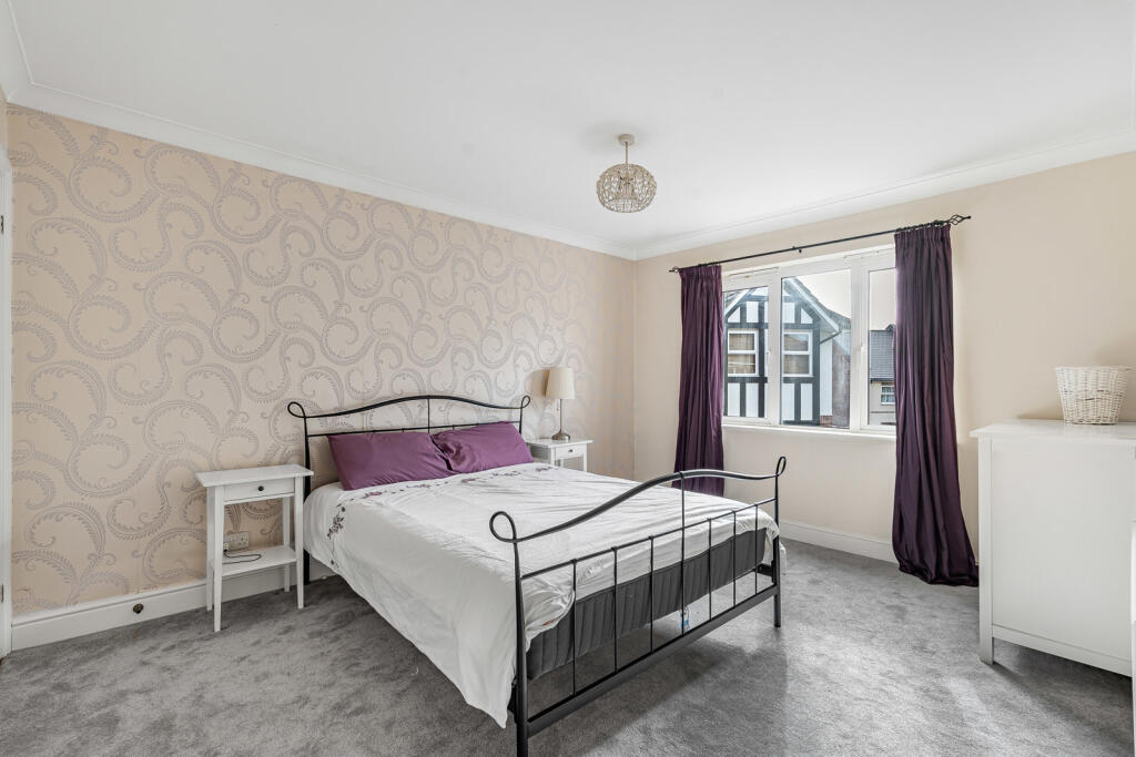 Apartment in Woking, Surrey - View 4