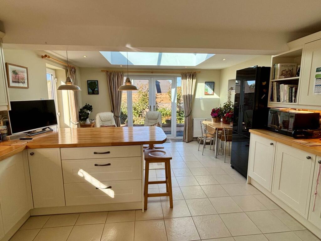 Elcot Lane, Marlborough, SN8 2AZ photo 3