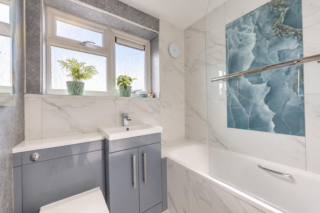 Apartment in Basildon, Essex - More