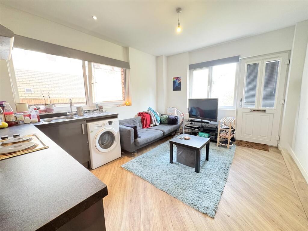 Apartment in Fareham, North Fareham - View 4