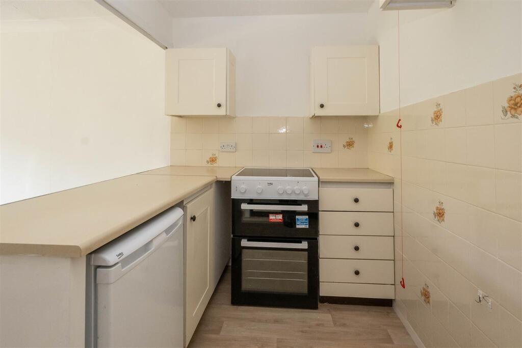 Uplands Road, Warley, Brentwood photo 4