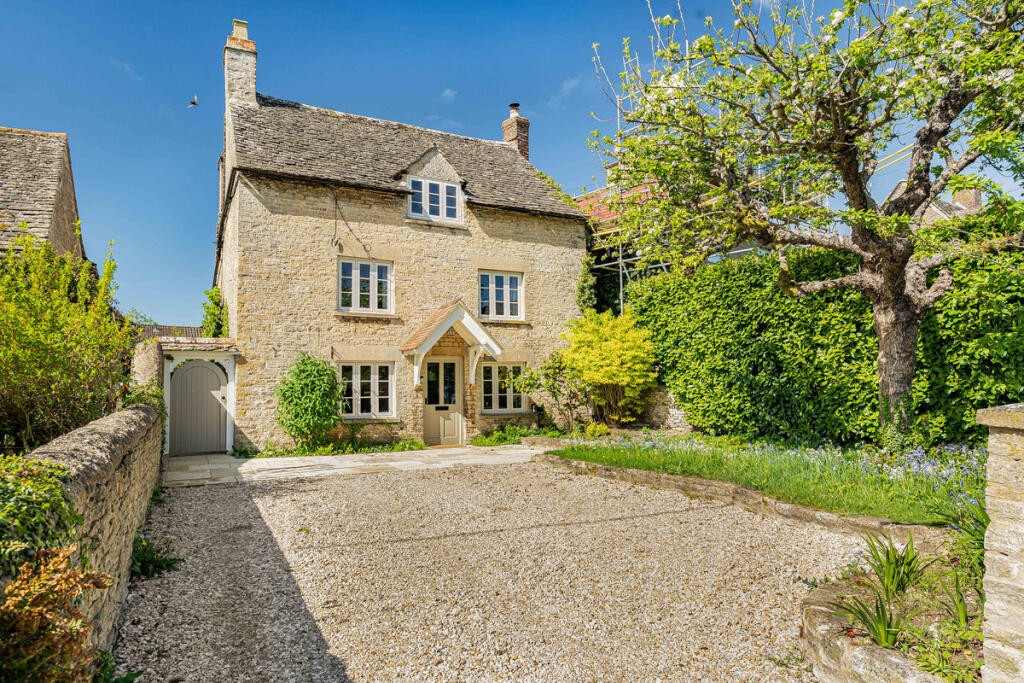 Main image of property: 27 Millwood End, Long Hanborough, OX29