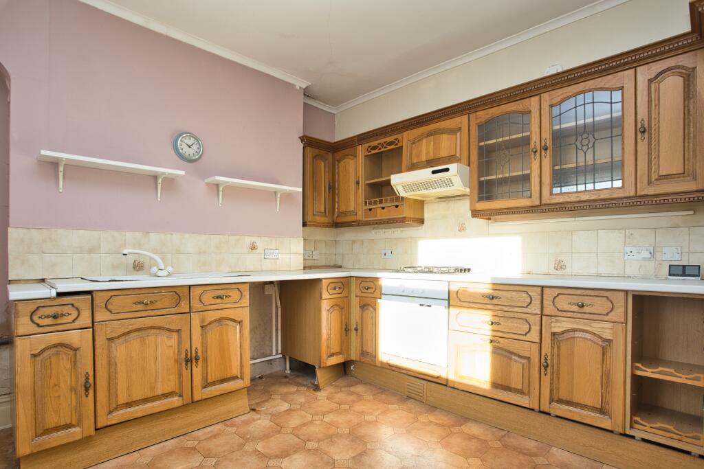 31 Augusta Gardens, Folkestone, CT20 photo 3