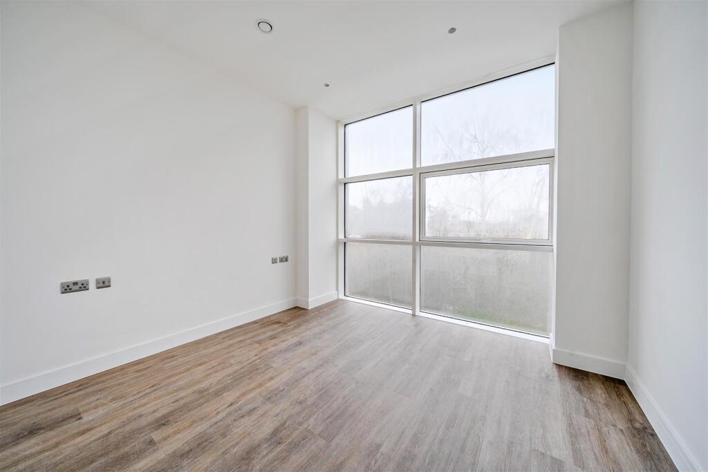 Main image of property: Roop House Waterfront, Fleet