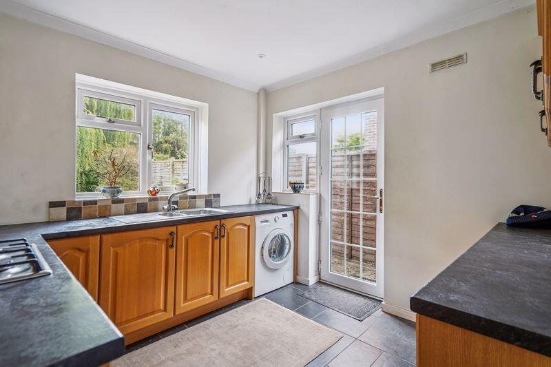 Wakefield Crescent, Stoke Poges photo 3