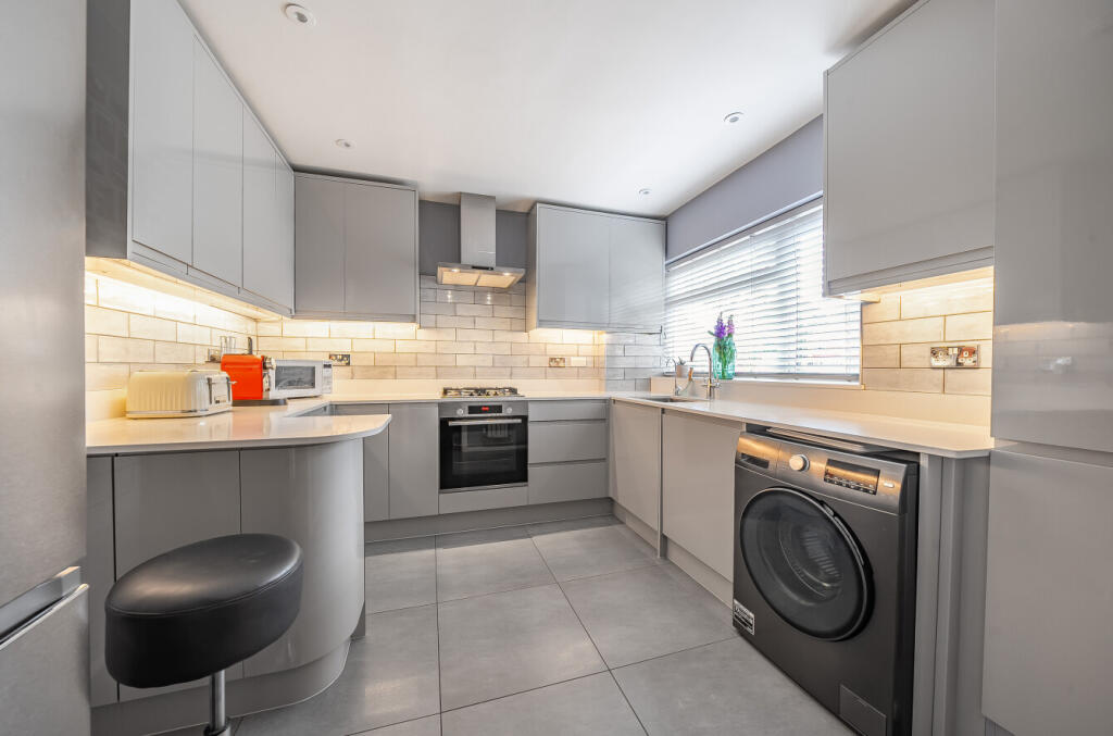 House in Watford - View 2