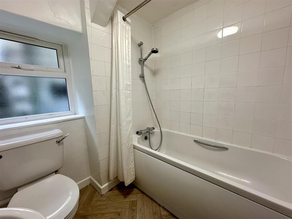Apartment in Torquay - More