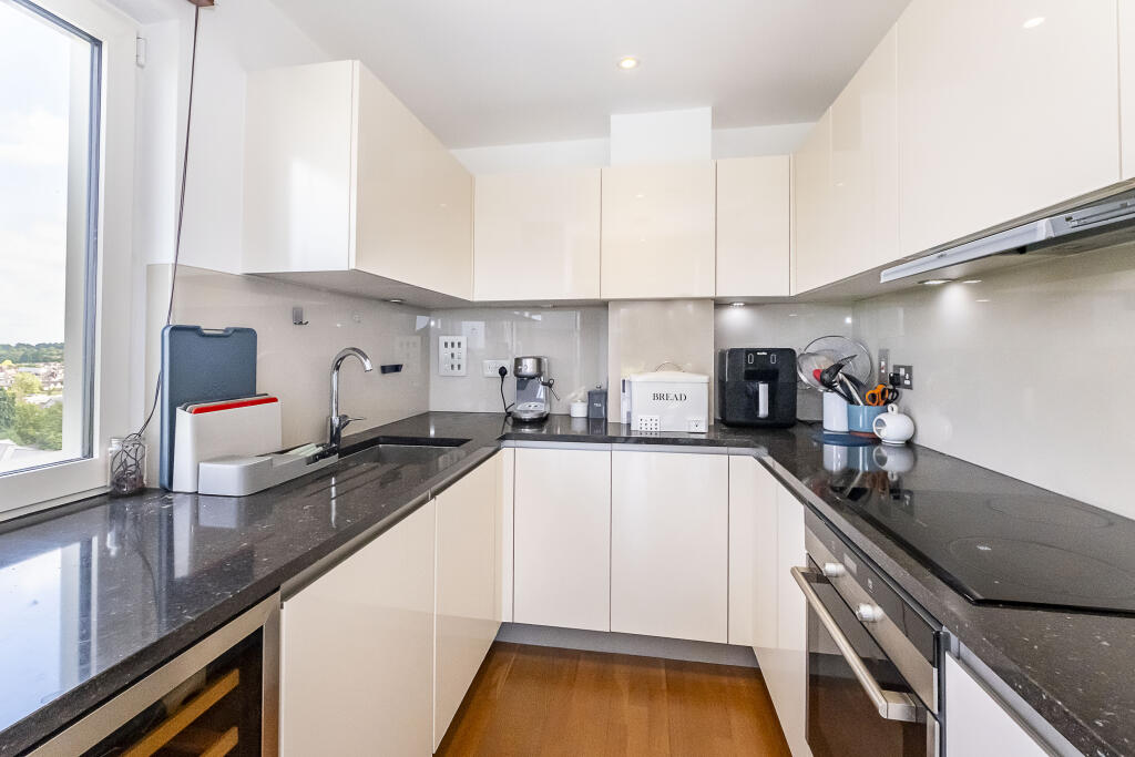 Apartment in London, Norbiton - More