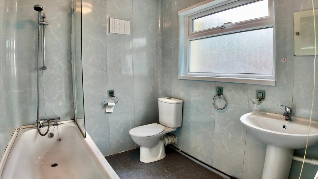House in Newport - View 3