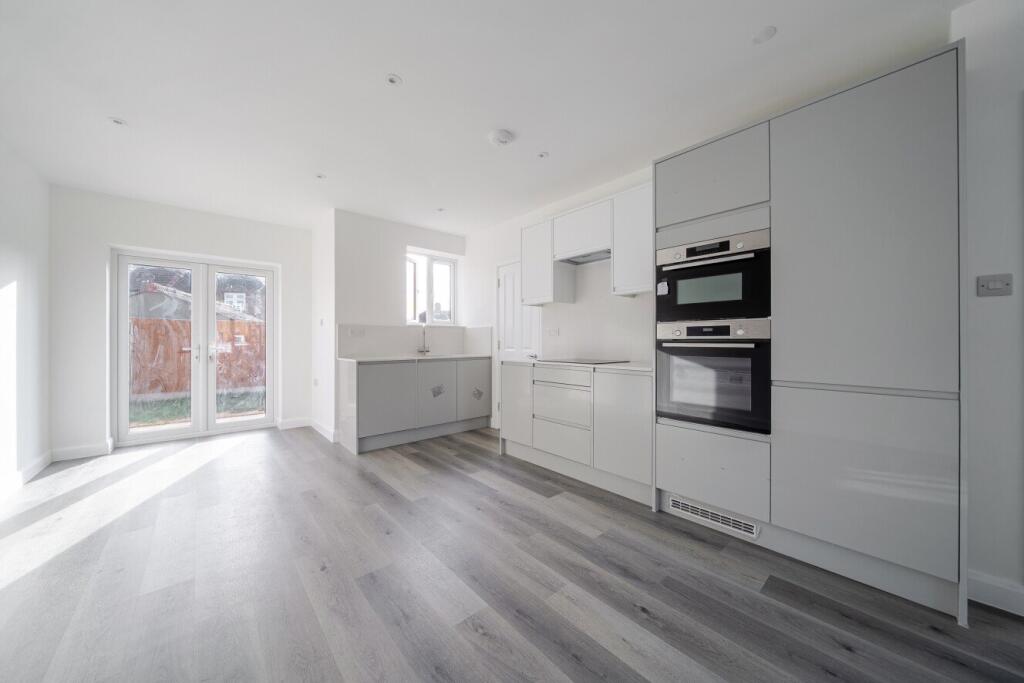 House in London - View 2