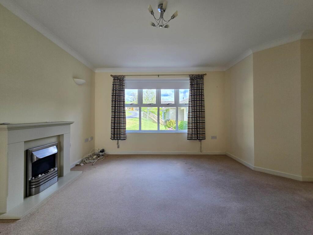 15, Kenwith Castle Gardens, Abbotsham photo 4