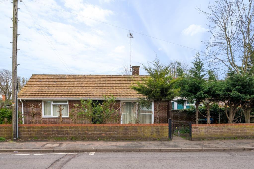 Main image of property: Middleton Road, Banbury