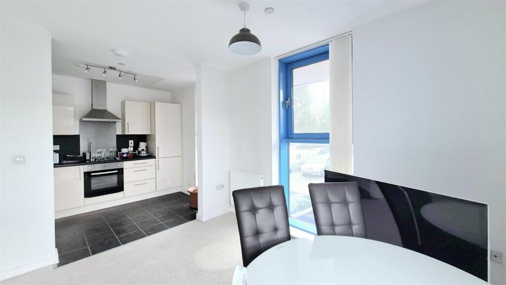 Apartment in Milton Keynes - View 3