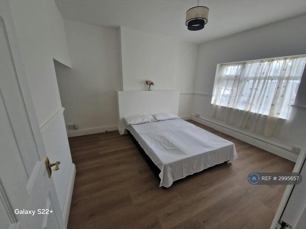 House in Southall - View 4
